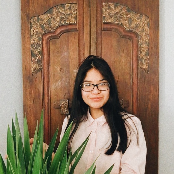 Meet your Posher, Cristina - Picture 2 of 5